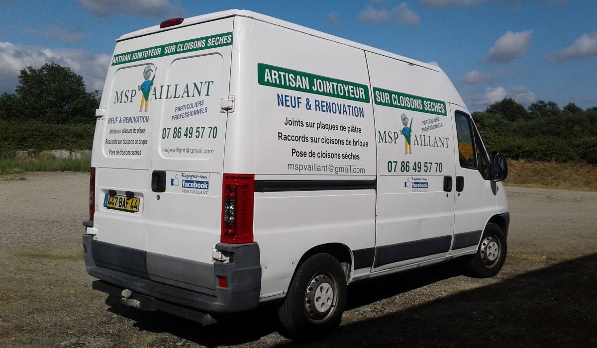 Véhicule utilitaire avec marquage